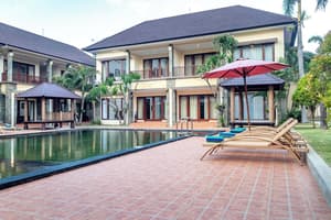 thumbnail: Front of property
