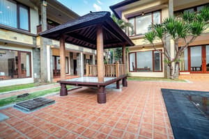 thumbnail: Front of property