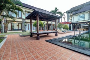 thumbnail: Front of property