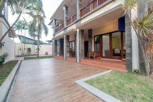thumbnail: Front of property