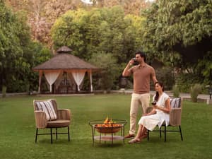 thumbnail: Couples dining