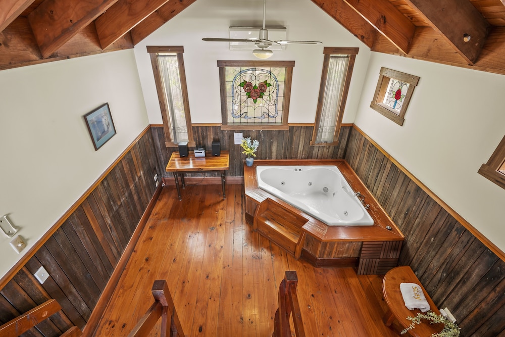 Private spa tub