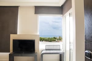 thumbnail: Balcony view