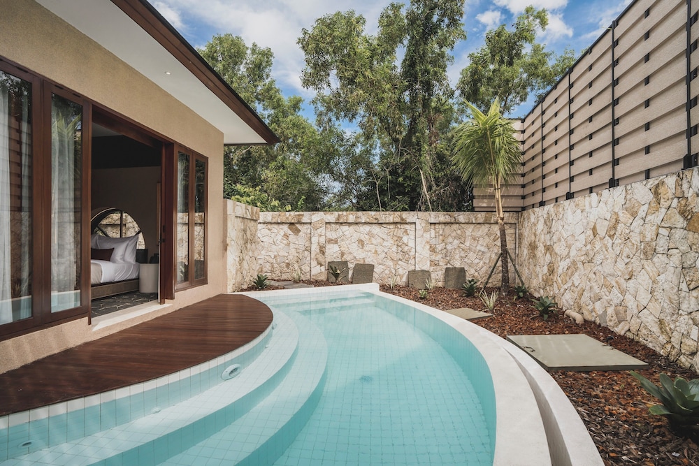 Private pool