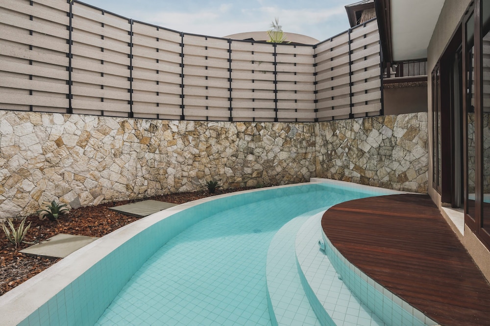 Private pool