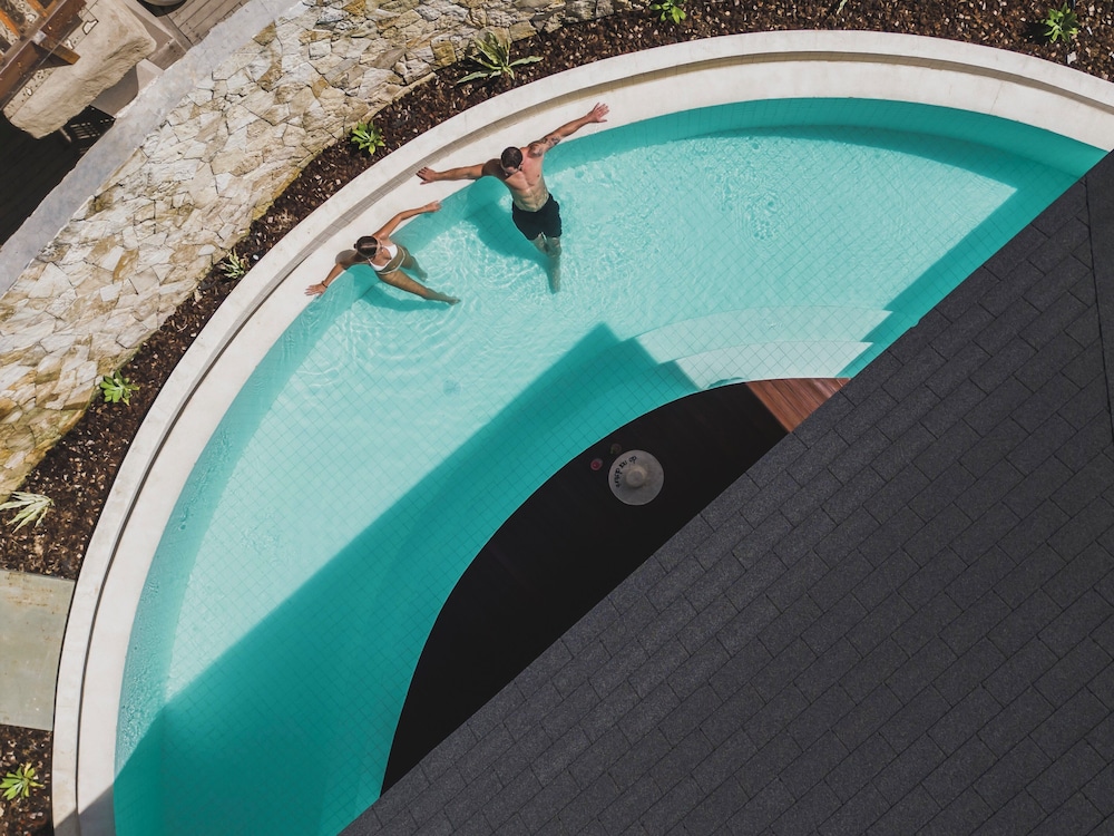 Private pool