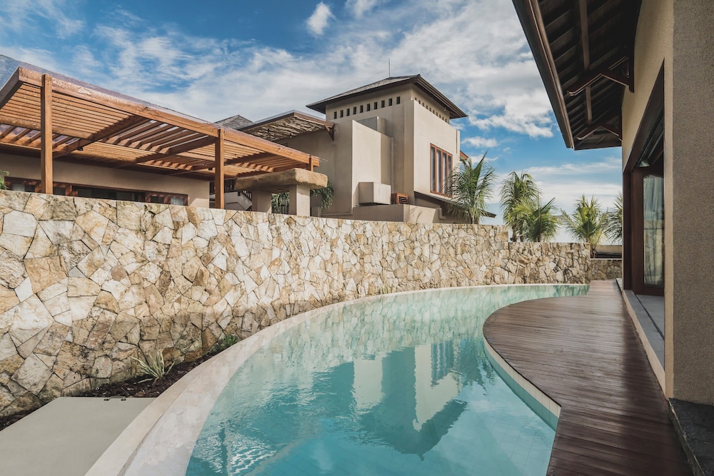 Private pool