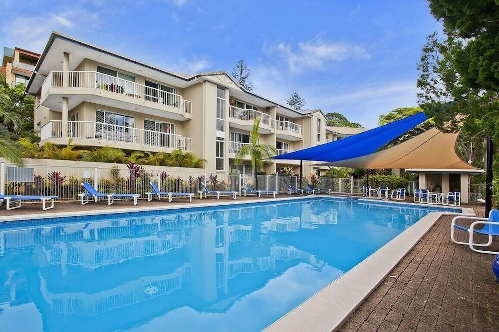 Indoor/outdoor pool