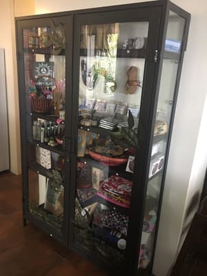thumbnail: Gift shop