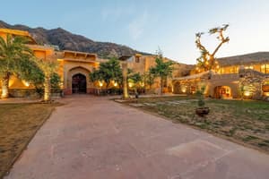 thumbnail: Front of property