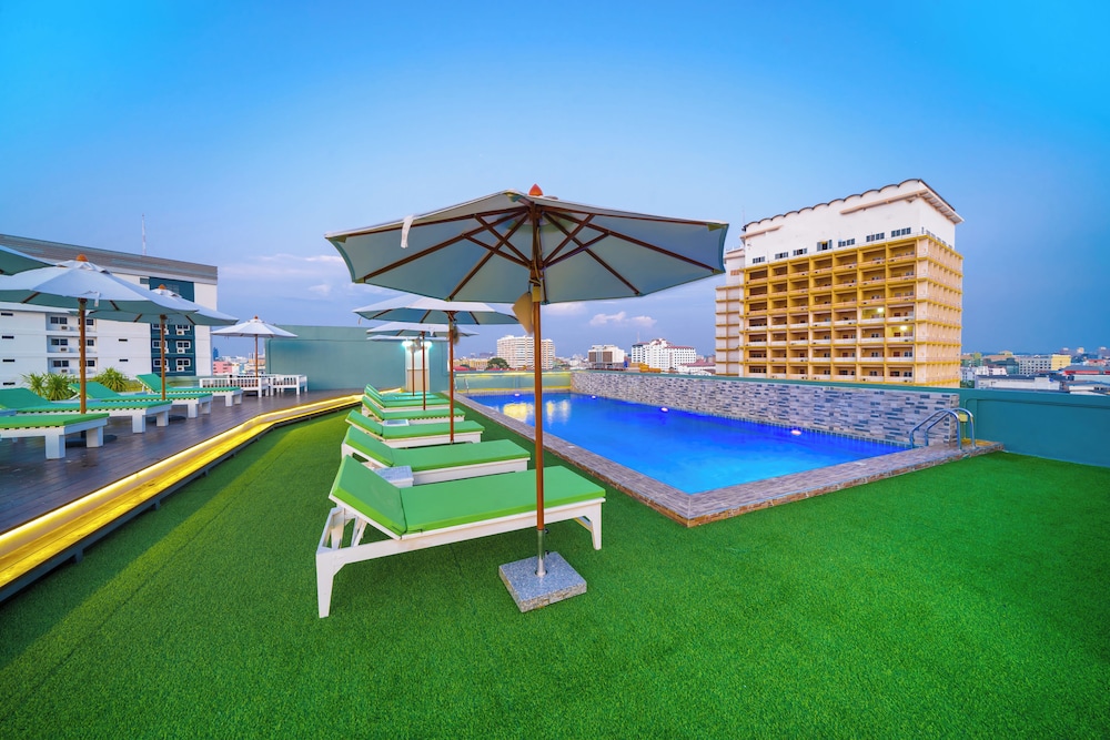 Rooftop pool