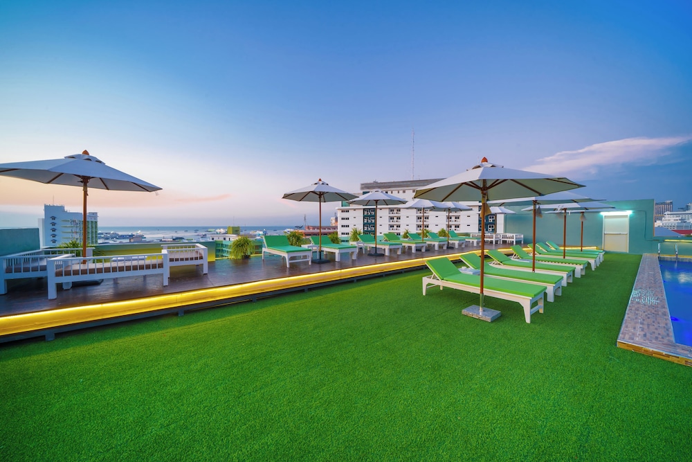 Rooftop pool