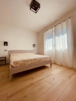 thumbnail: 379128735.jpg