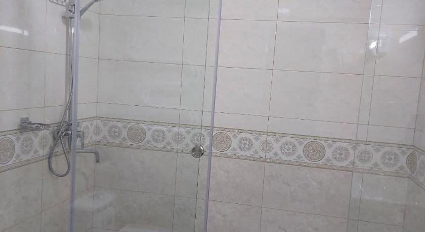 438046220.jpg