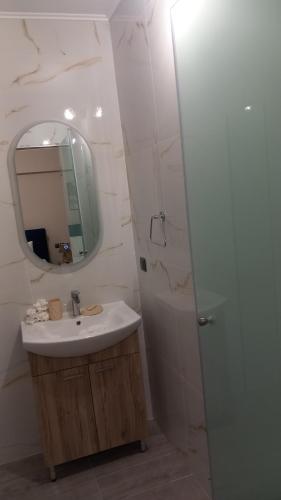 718298180.jpg