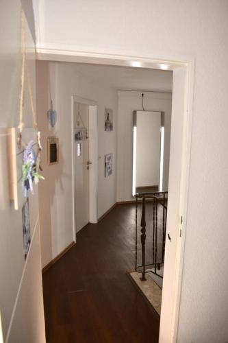 819407966.jpg