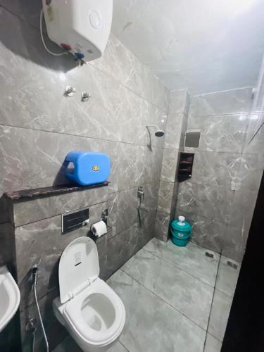 702238837.jpg