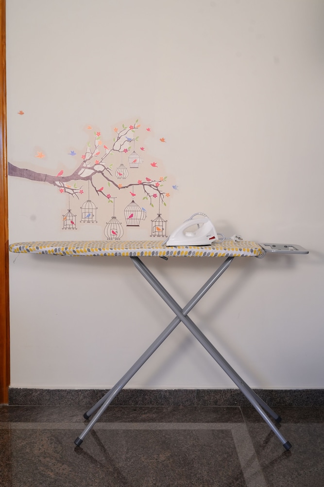 Iron/ironing board