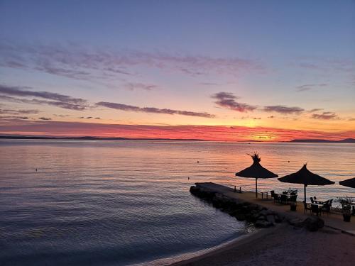 332116096.jpg