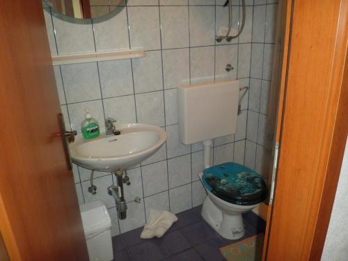 215690010.jpg