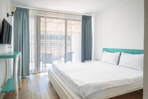 879613844.jpg