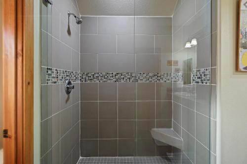 407744714.jpg