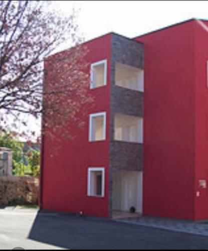 304097177.jpg