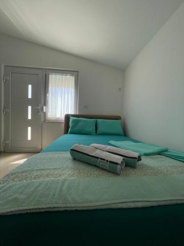 362097345.jpg