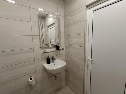 463090300.jpg