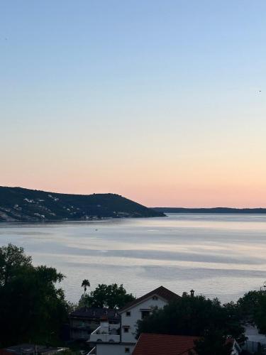 858356737.jpg