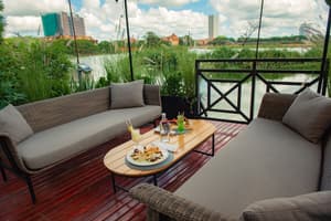 thumbnail: Bar (on property)