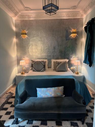 819337805.jpg