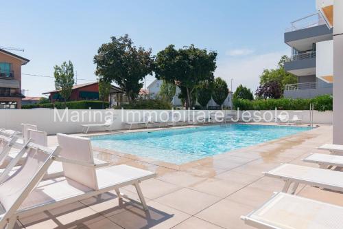 890404632.jpg