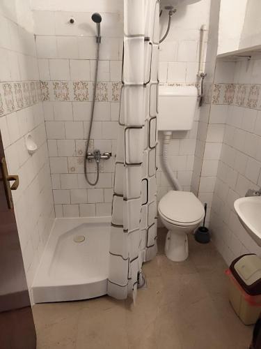 702975992.jpg