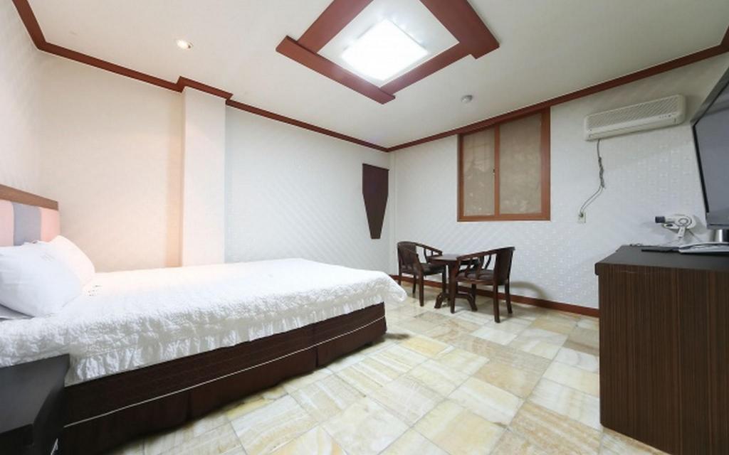 70a3eb3d1ef782f22e43ae97cfa74970.jpg