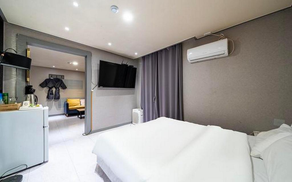 f3c3d5cb14f13de55049b618df5b7ffc.jpg