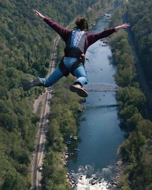 thumbnail: Skydiving