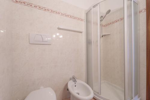 618303317.jpg