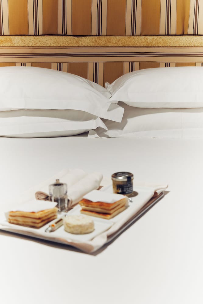 Room service - dining