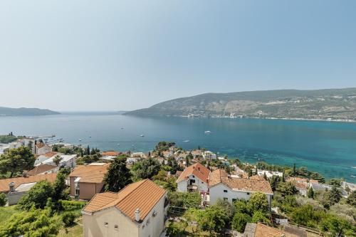 711989861.jpg