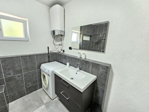 704315947.jpg