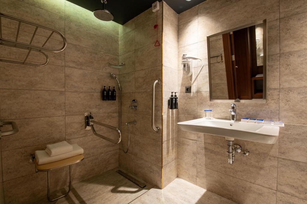 723d5ef65eb55eb8ed8282b3873eeeb0.jpg