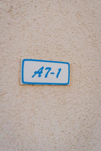 813359206.jpg
