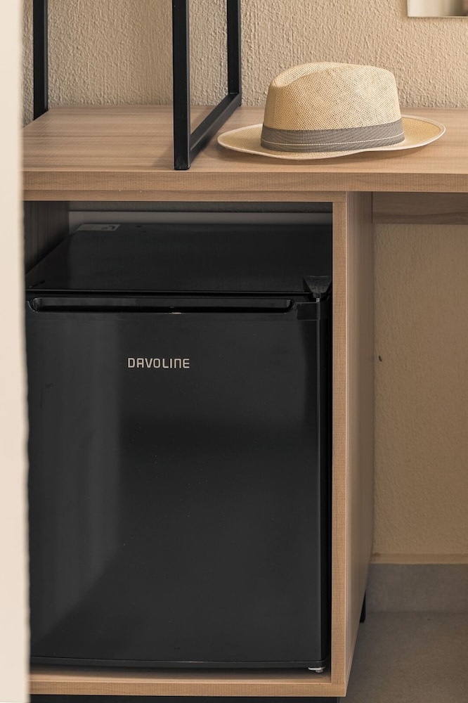 Mini-refrigerator