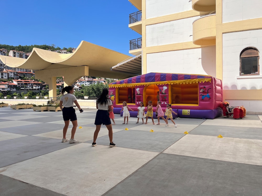 Children's play area - outdoor