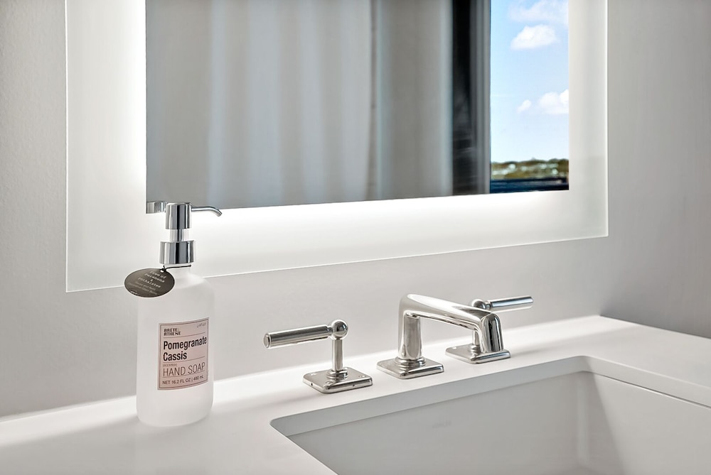Bathroom sink