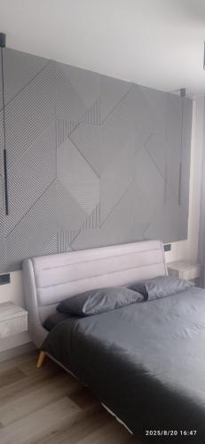 735085981.jpg