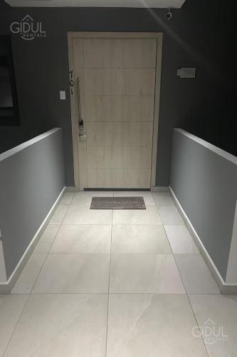 700761284.jpg
