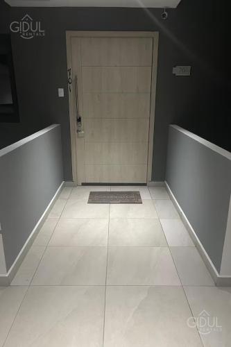 700761281.jpg
