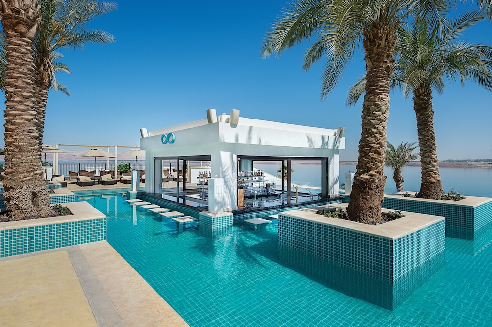 Infinity pool